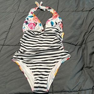 New with tags cupshe one piece bathing suit size large